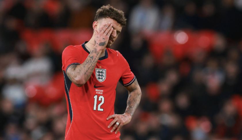 Ben White ghi bàn khai thông thế trận, song chính anh mắc lỗi dẫn đến quả phạt đền